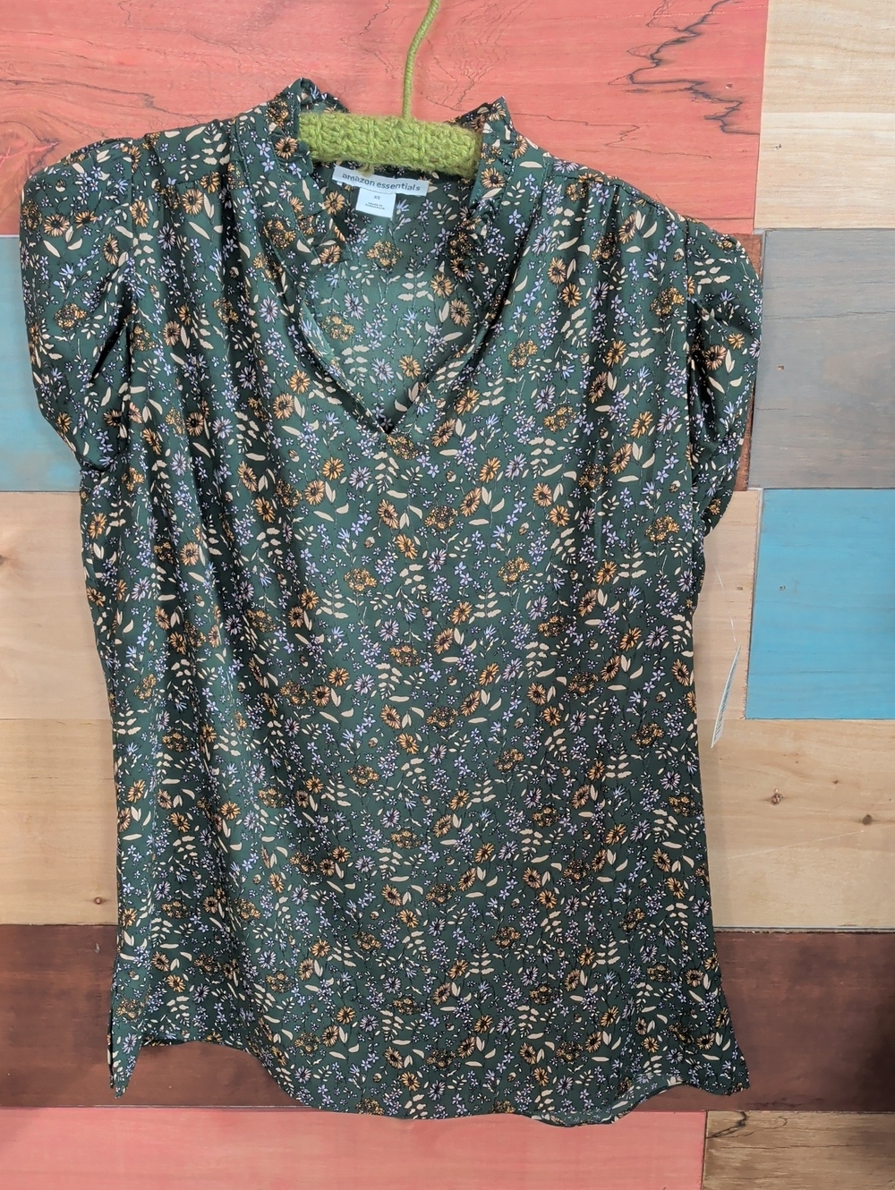 Amazon Essentials Dark Green Floral V-Neck Puff Sleeve Blouse